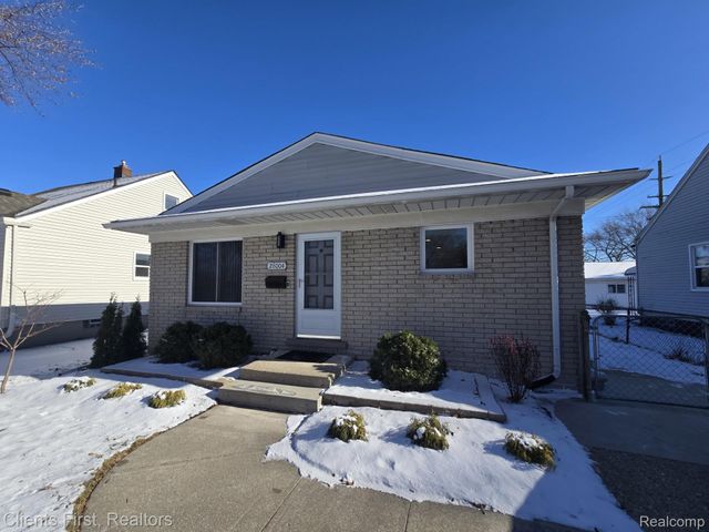 28004 Hughes Street, St. Clair Shores, MI 48081