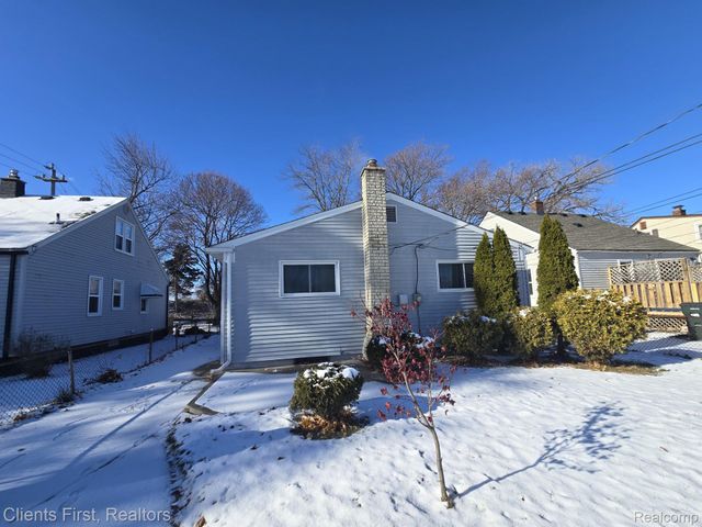 28004 Hughes Street, St. Clair Shores, MI 48081