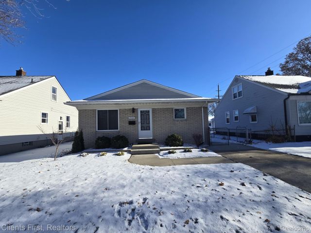 28004 Hughes Street, St. Clair Shores, MI 48081