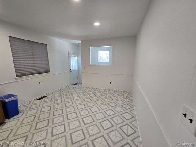 28004 Hughes Street, St. Clair Shores, MI 48081