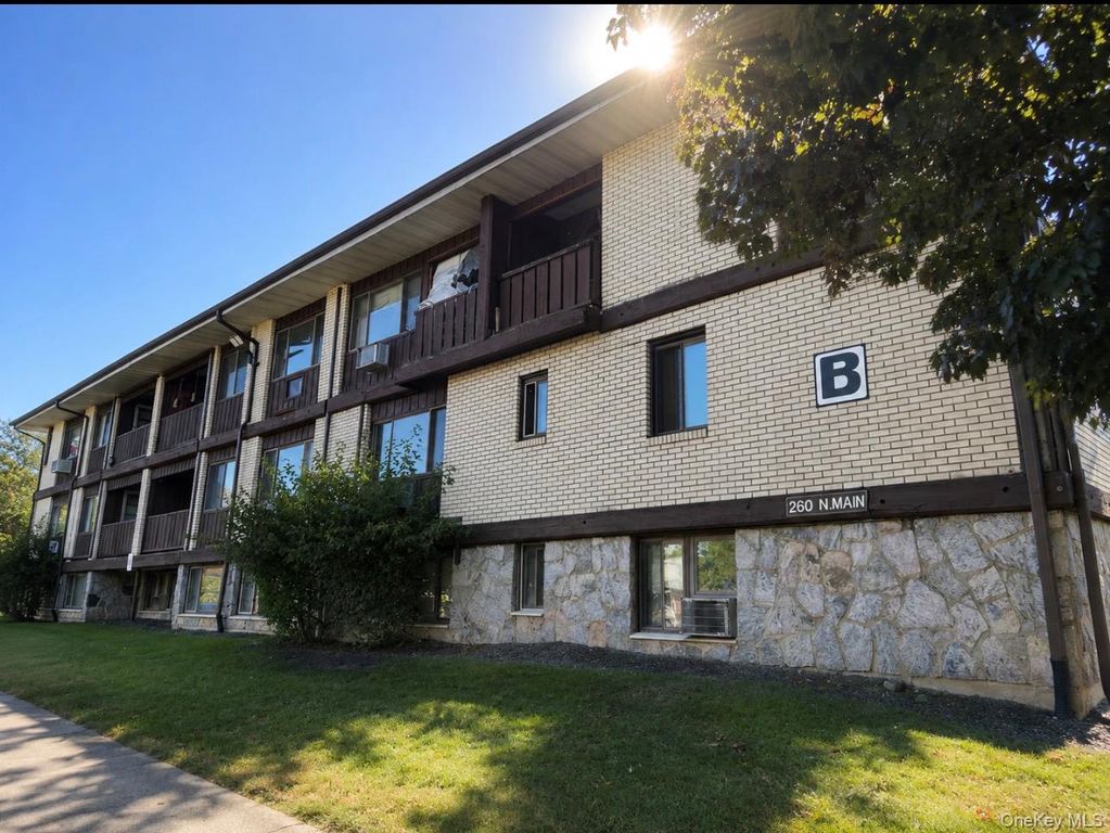 260 N Main Street B-42, Spring Valley, NY 10977 — exterior