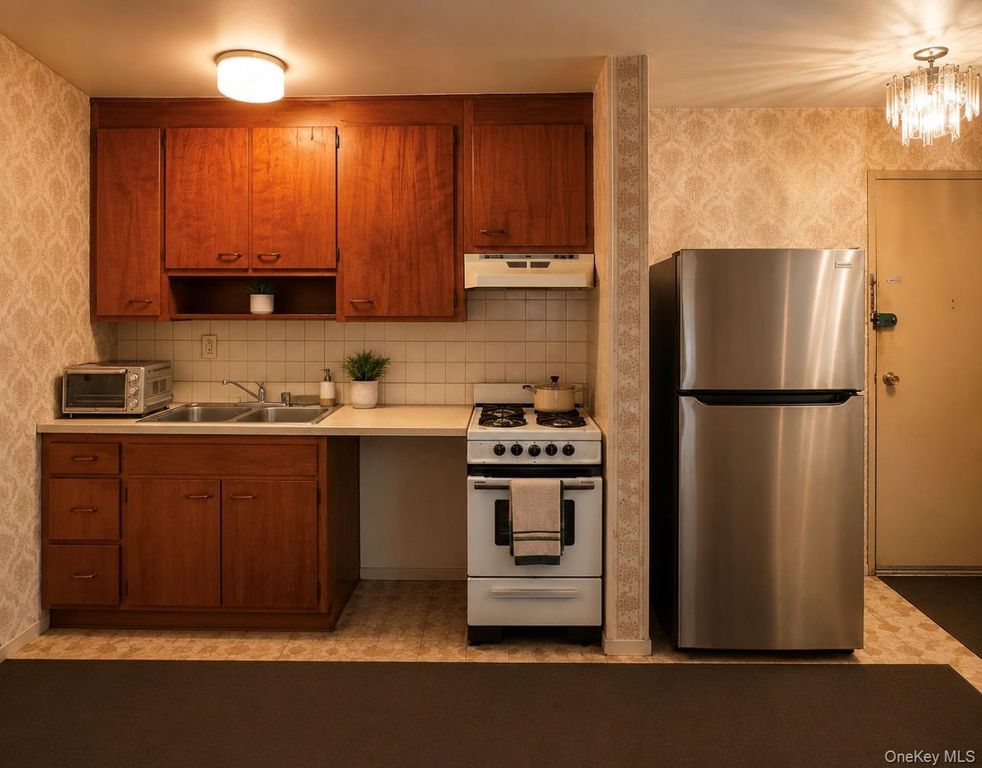 260 N Main Street B-42, Spring Valley, NY 10977 — photo 2