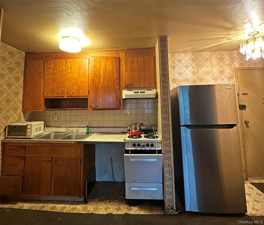260 N Main Street B-42, Spring Valley, NY 10977 — photo 3