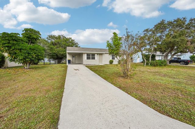 913 SE 8th Street, Stuart, FL 34994