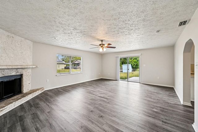 913 SE 8th Street, Stuart, FL 34994