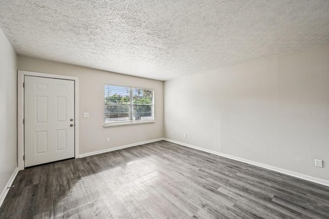 913 SE 8th Street, Stuart, FL 34994