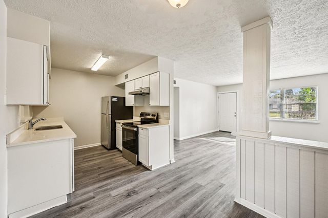 913 SE 8th Street, Stuart, FL 34994