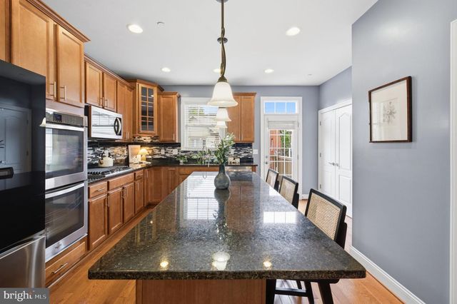 6109 SOLENT PL NE, Washington, DC 20011