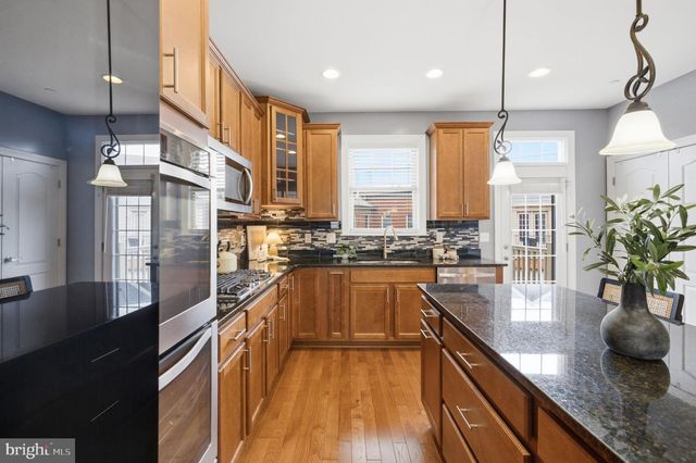 6109 SOLENT PL NE, Washington, DC 20011