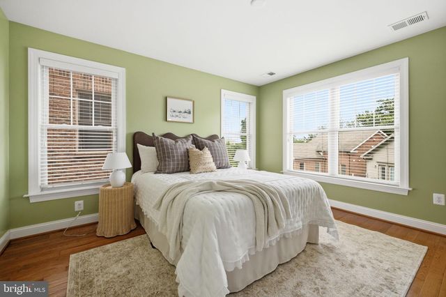 6109 SOLENT PL NE, Washington, DC 20011