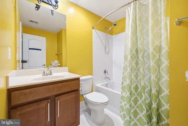 6109 SOLENT PL NE, Washington, DC 20011