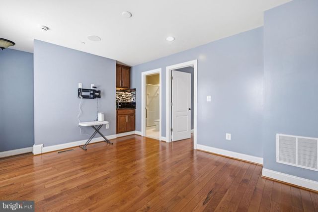 6109 SOLENT PL NE, Washington, DC 20011