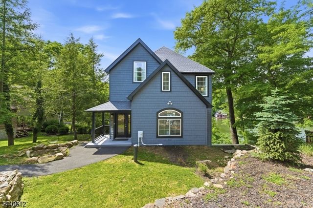 367 Maxim Dr, Hopatcong Boro, NJ 07843