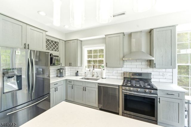 367 Maxim Dr, Hopatcong Boro, NJ 07843