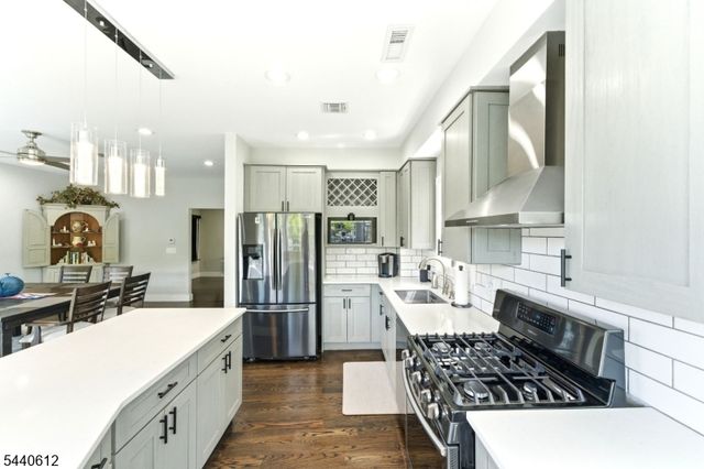 367 Maxim Dr, Hopatcong Boro, NJ 07843