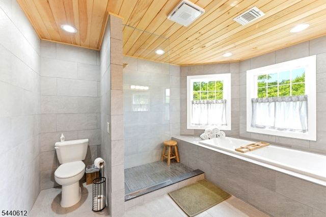 367 Maxim Dr, Hopatcong Boro, NJ 07843