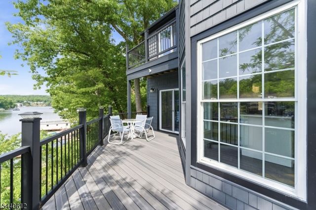 367 Maxim Dr, Hopatcong Boro, NJ 07843
