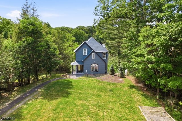 367 Maxim Dr, Hopatcong Boro, NJ 07843
