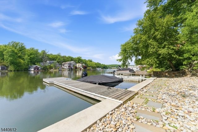 367 Maxim Dr, Hopatcong Boro, NJ 07843