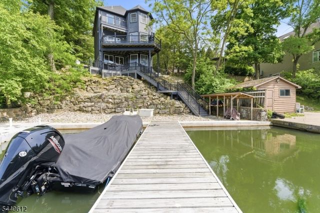 367 Maxim Dr, Hopatcong Boro, NJ 07843