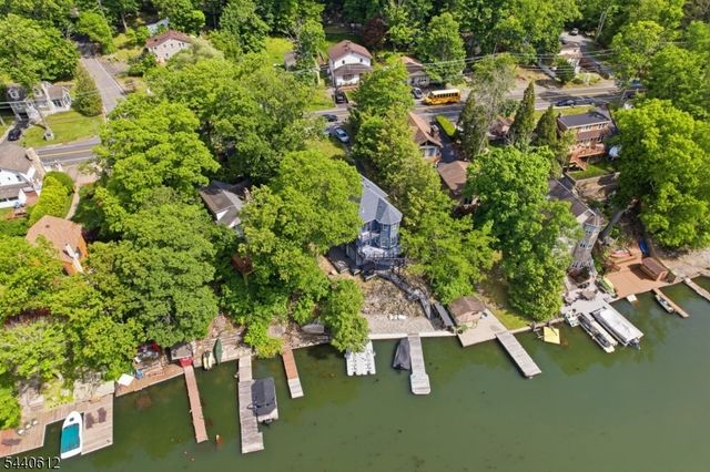 367 Maxim Dr, Hopatcong Boro, NJ 07843