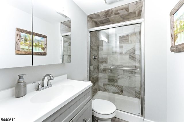 367 Maxim Dr, Hopatcong Boro, NJ 07843