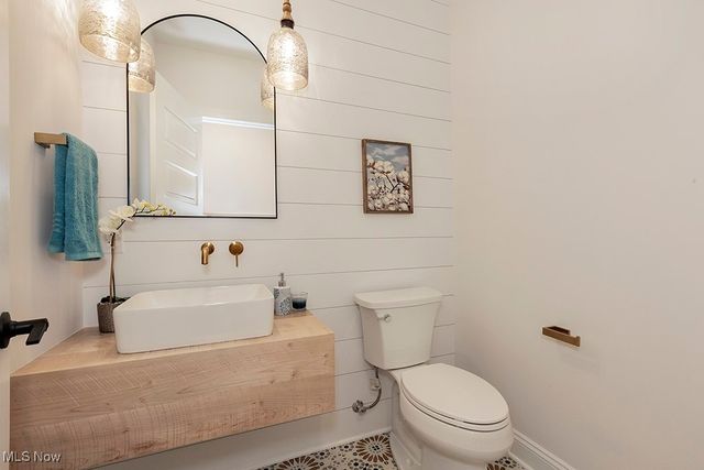 38325 Pettibone Road, Solon, OH 44139