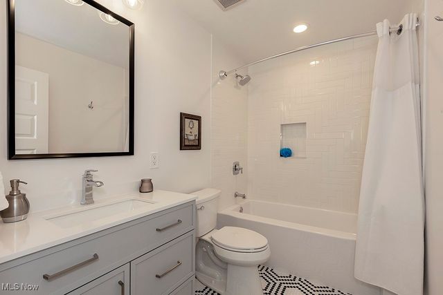 38325 Pettibone Road, Solon, OH 44139