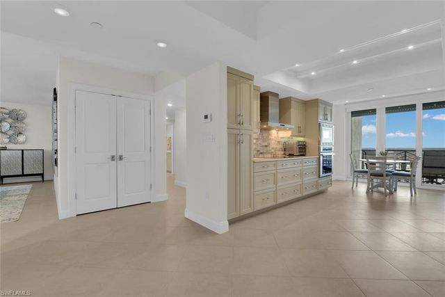 7515 Pelican Bay BLVD # 17D, Naples, FL 34108