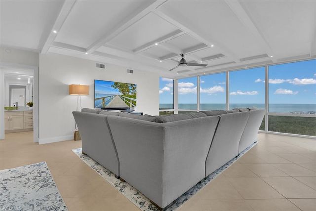 7515 Pelican Bay BLVD # 17D, Naples, FL 34108