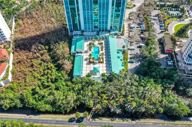 7515 Pelican Bay BLVD # 17D, Naples, FL 34108