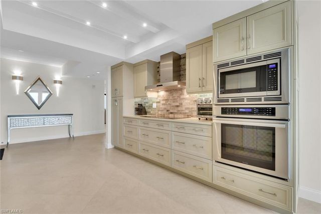 7515 Pelican Bay BLVD # 17D, Naples, FL 34108