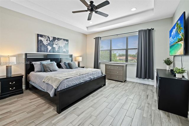 445 SW 113th Ln, Pembroke Pines, FL 33025