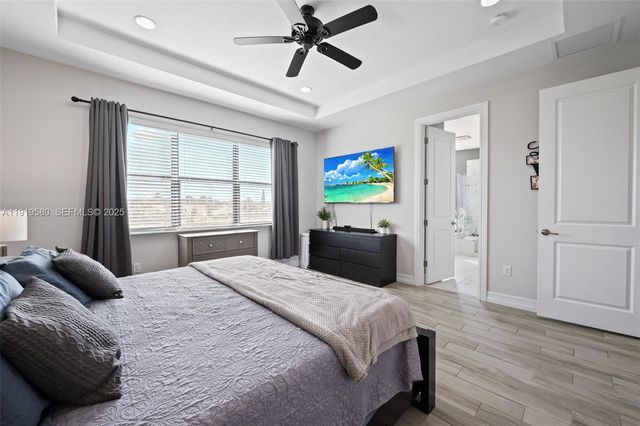 445 SW 113th Ln, Pembroke Pines, FL 33025