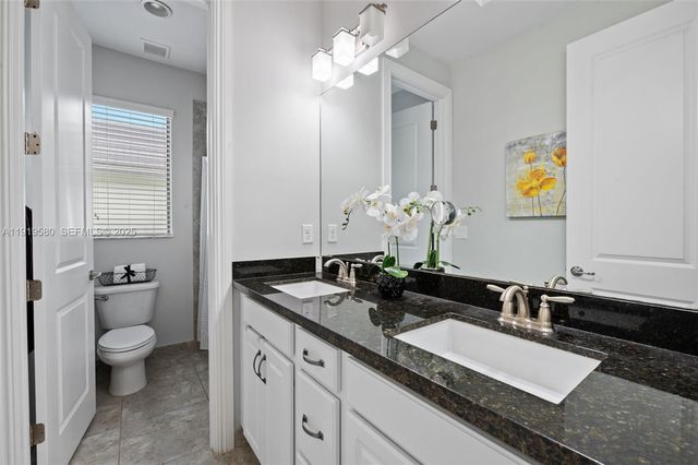 445 SW 113th Ln, Pembroke Pines, FL 33025