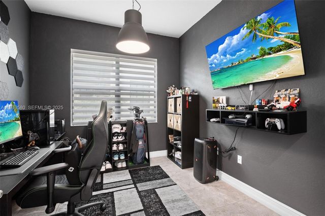 445 SW 113th Ln, Pembroke Pines, FL 33025