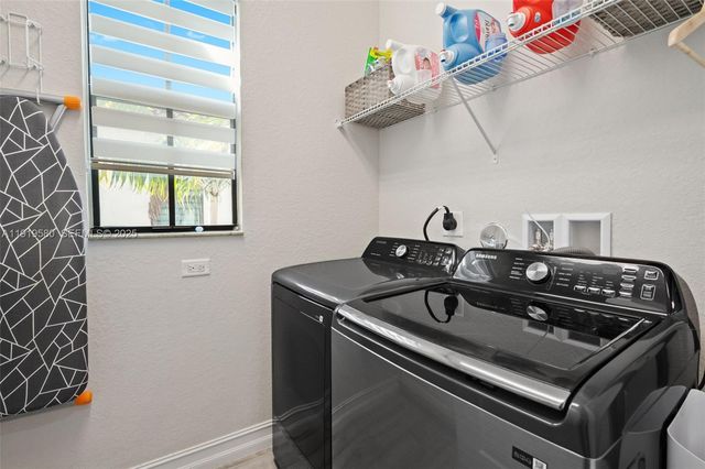 445 SW 113th Ln, Pembroke Pines, FL 33025