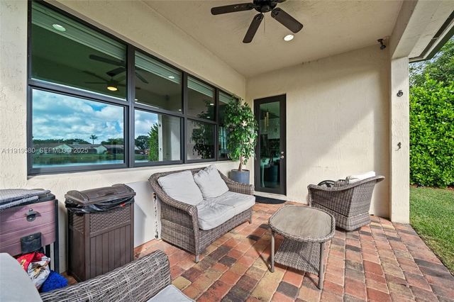 445 SW 113th Ln, Pembroke Pines, FL 33025