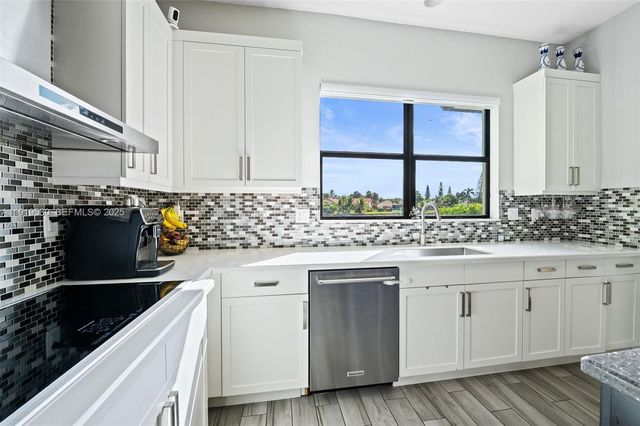 445 SW 113th Ln, Pembroke Pines, FL 33025