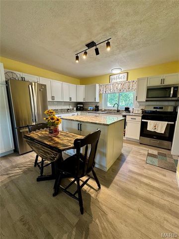 5667 Humbert Road, Godfrey, IL 62035