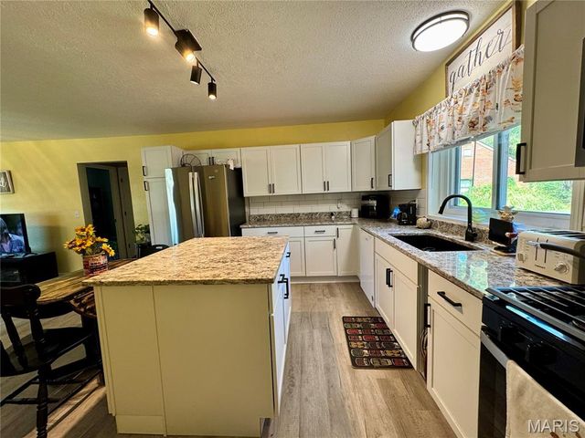 5667 Humbert Road, Godfrey, IL 62035