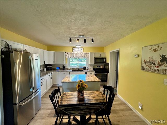 5667 Humbert Road, Godfrey, IL 62035