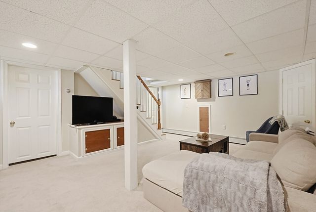 34 Navasota Ave, Worcester, MA 01602