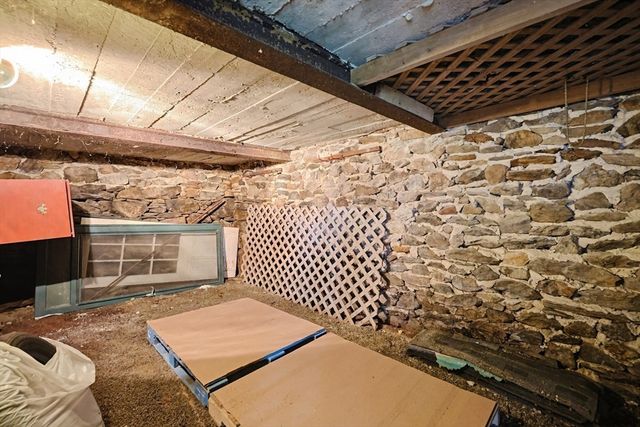 34 Navasota Ave, Worcester, MA 01602