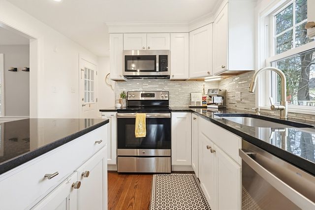 34 Navasota Ave, Worcester, MA 01602