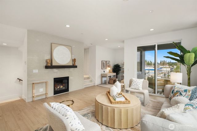 10832 (HS 86) 120TH Lane NE #D, Kirkland, WA 98033