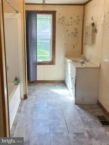 30 OAK ST, Coatesville, PA 19320