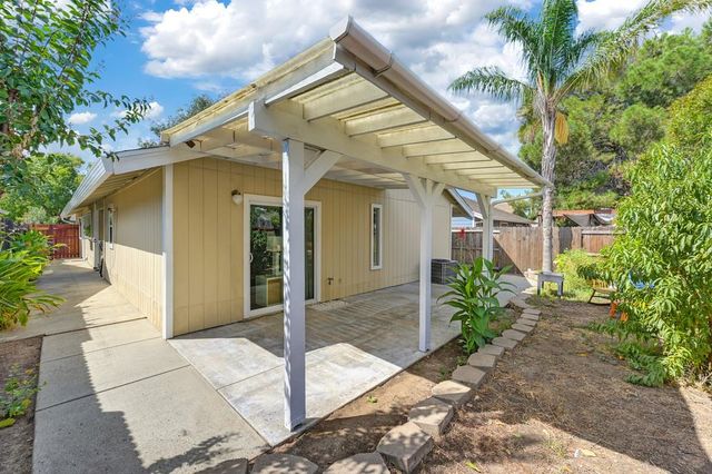 1318 Len Way, Roseville, CA 95678
