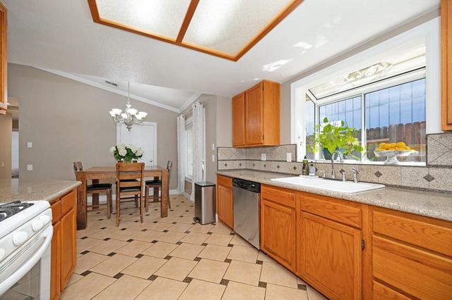 1318 Len Way, Roseville, CA 95678