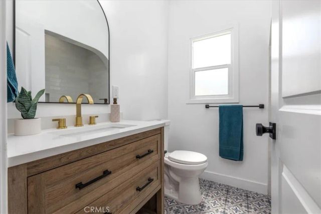 4325 9th Avenue, Los Angeles, CA 90008